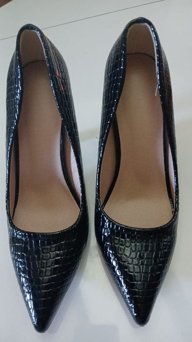 Par de sapatos de salto alto NOVOS