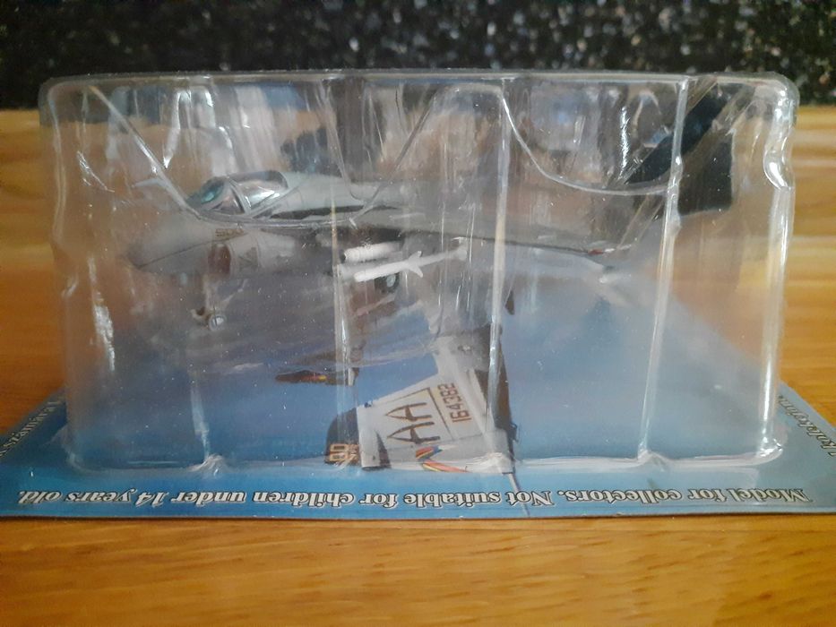 Model kolekcjonerski Amer Com Grumman A-6E Intruder, 1996 1/144