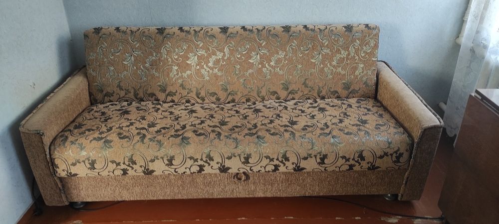 Продам диван книжка, розкладне крісло,4 стільця.. у гарному стані.