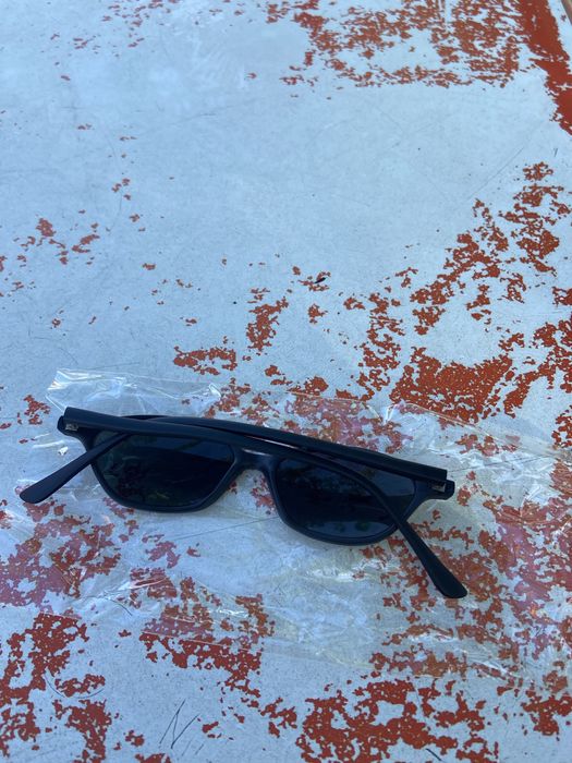 1 par de oculos de sol cor preto ( Portes gratis )