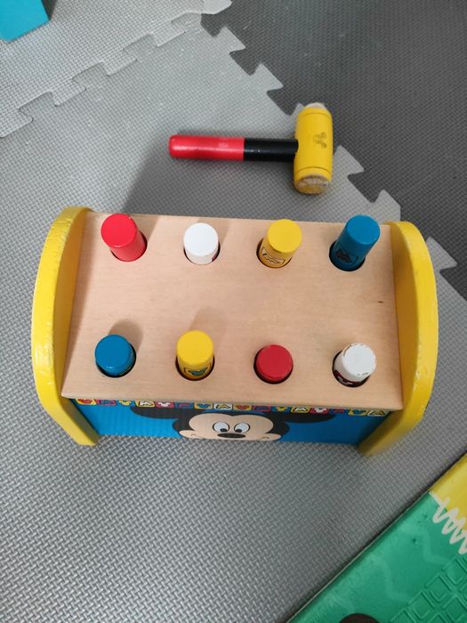 Zabawka edukacyjna drewniana przebijanka z młotkiem Disney Myszka Mick