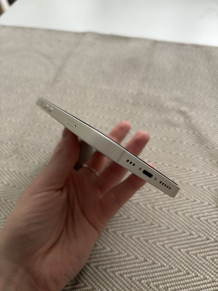 iPhone 13 biały