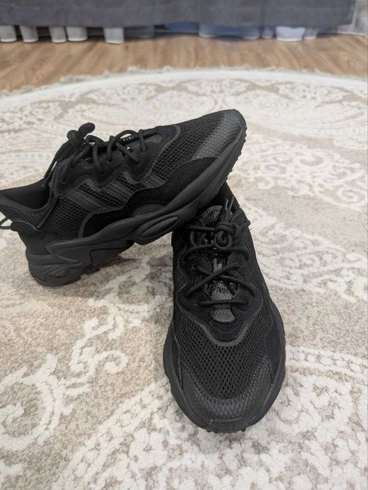 Жіночі кросівки Adidas Ozweego