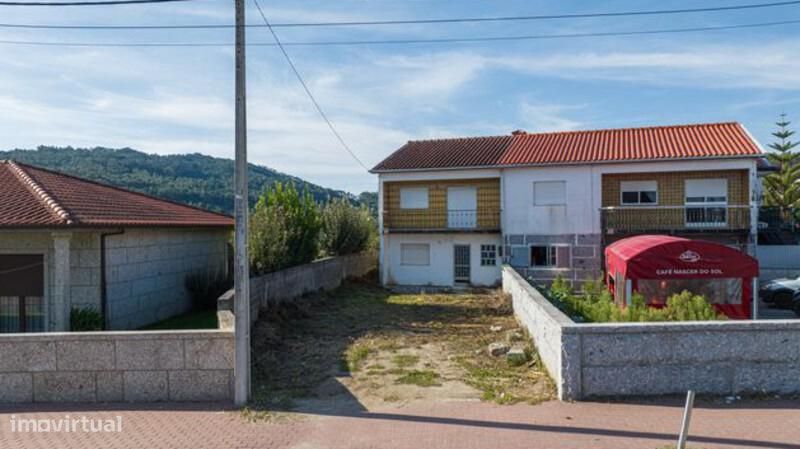 Moradia T2 para restaurar – Leitões – Guimarães