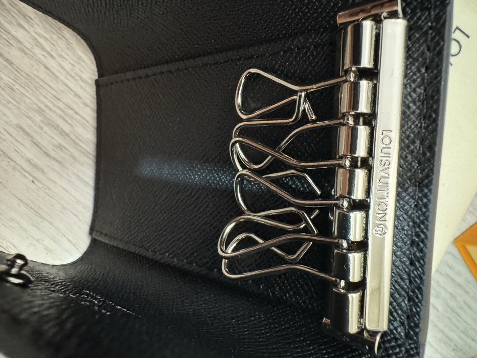 ключница Louis Vuitton Etui 6 Clés из канвы Damier Graphite.