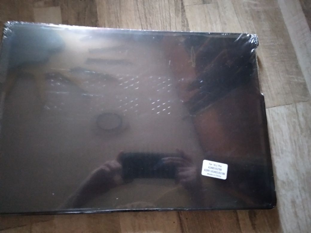 Продам чехол на MacBook 16.2 Pro