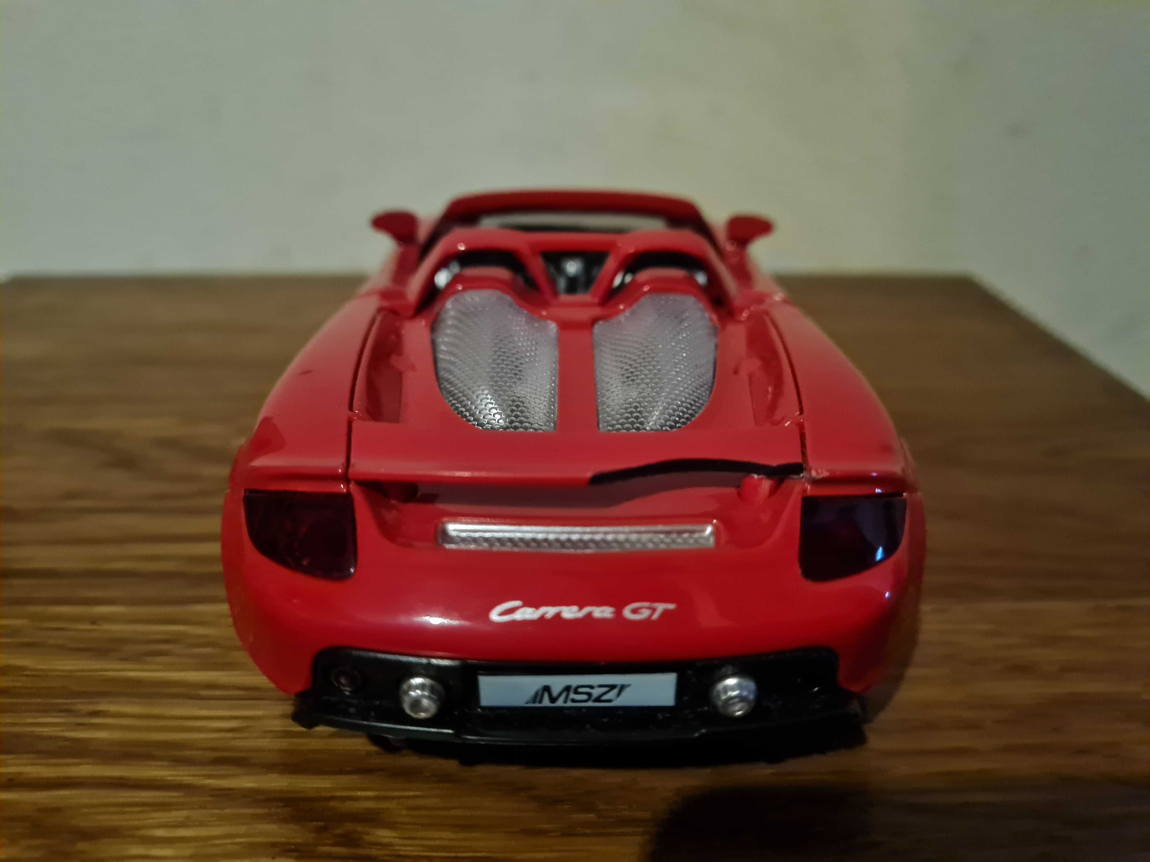 Модель машинки метал Porsce  Carrera 1:24 звукова.