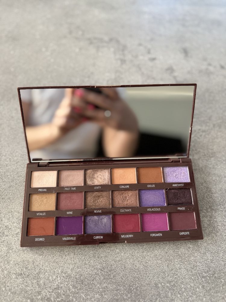 Makeup Revolution - Paletka cieni do powiek Chocolate Violet