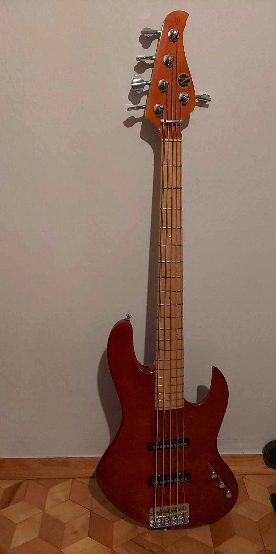 Gitara basowa Nexus 5 str. Sprzedam