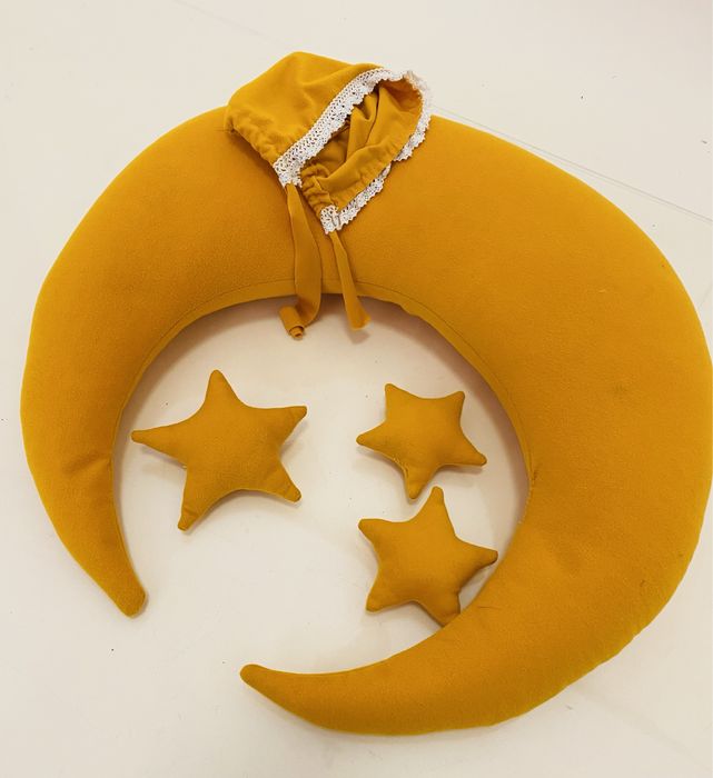 Lua com estrelas e Gorro