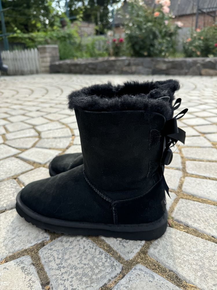 UGG Australia  Short Bailey Bow II