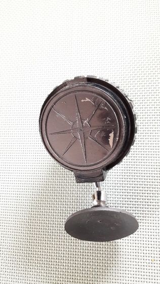 Kompas z przyssawką na szybę