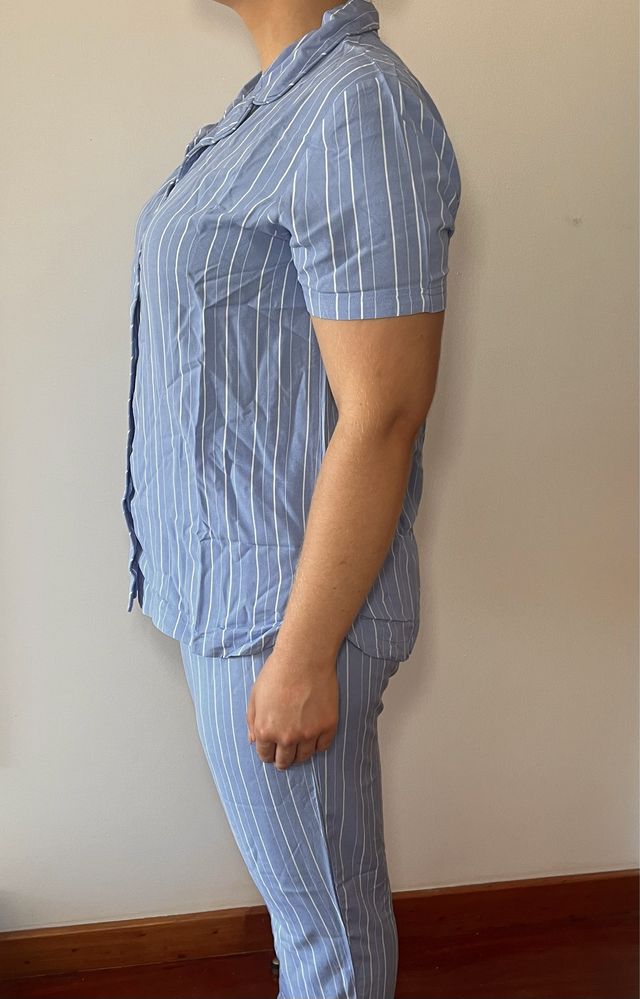 Pijama azul às riscas da Lefties