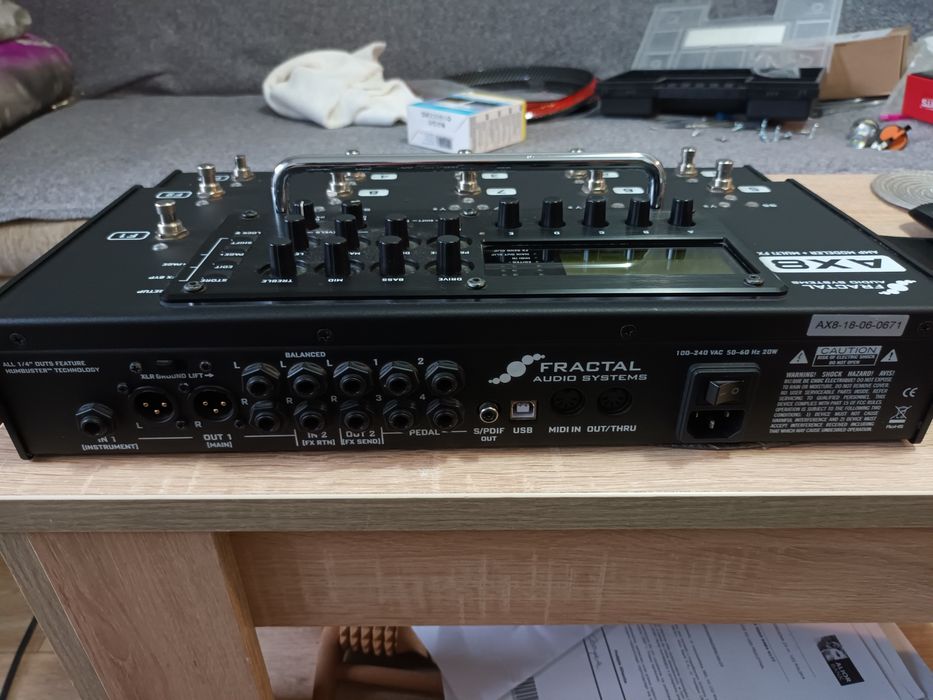 Fractal AX8 modeler z procesorem efektow