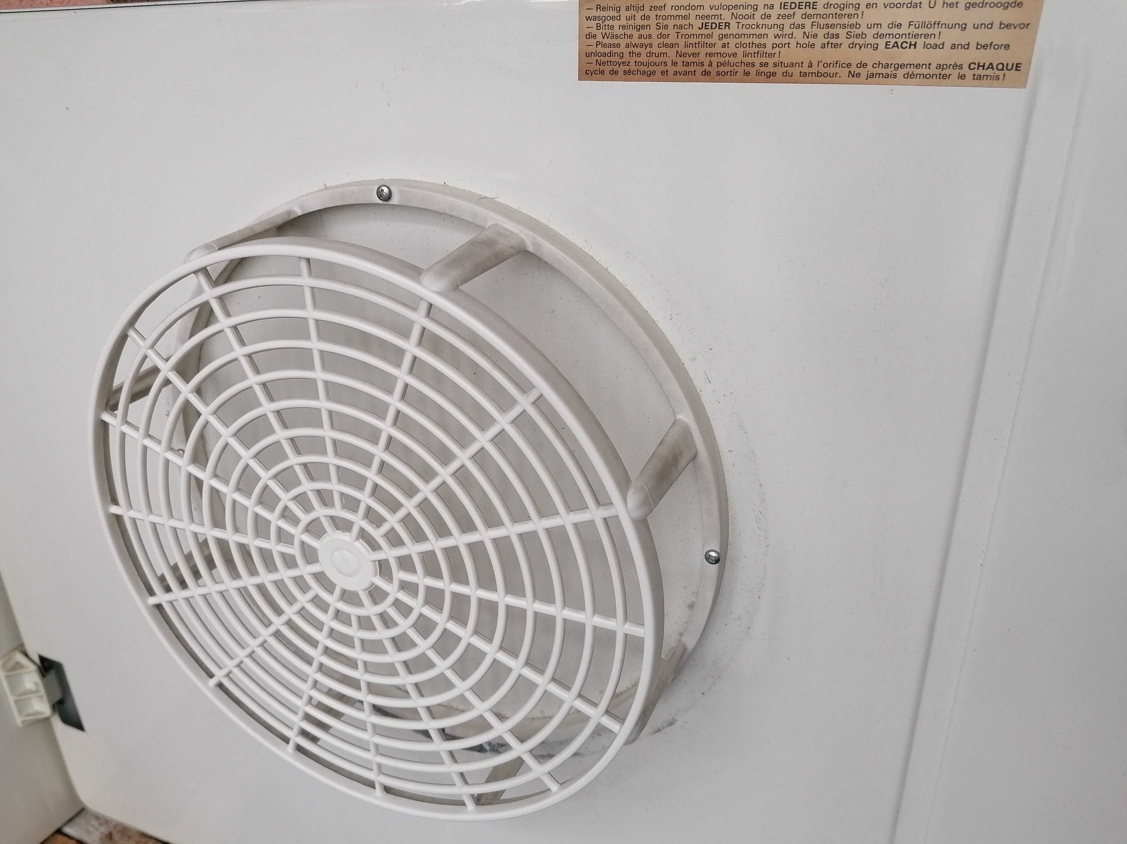 Máquina de secar AEG
