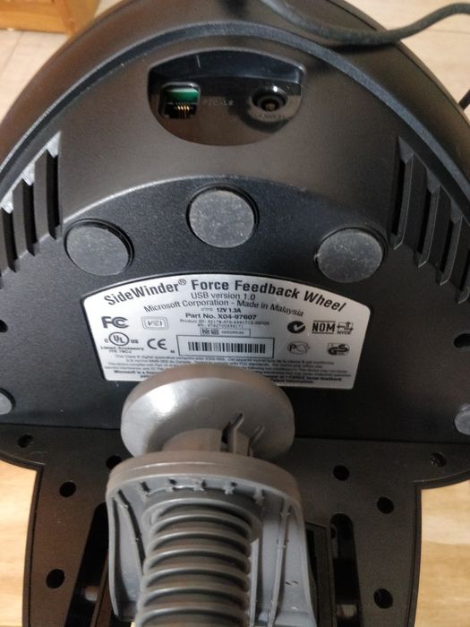 Volante e pedais para computador