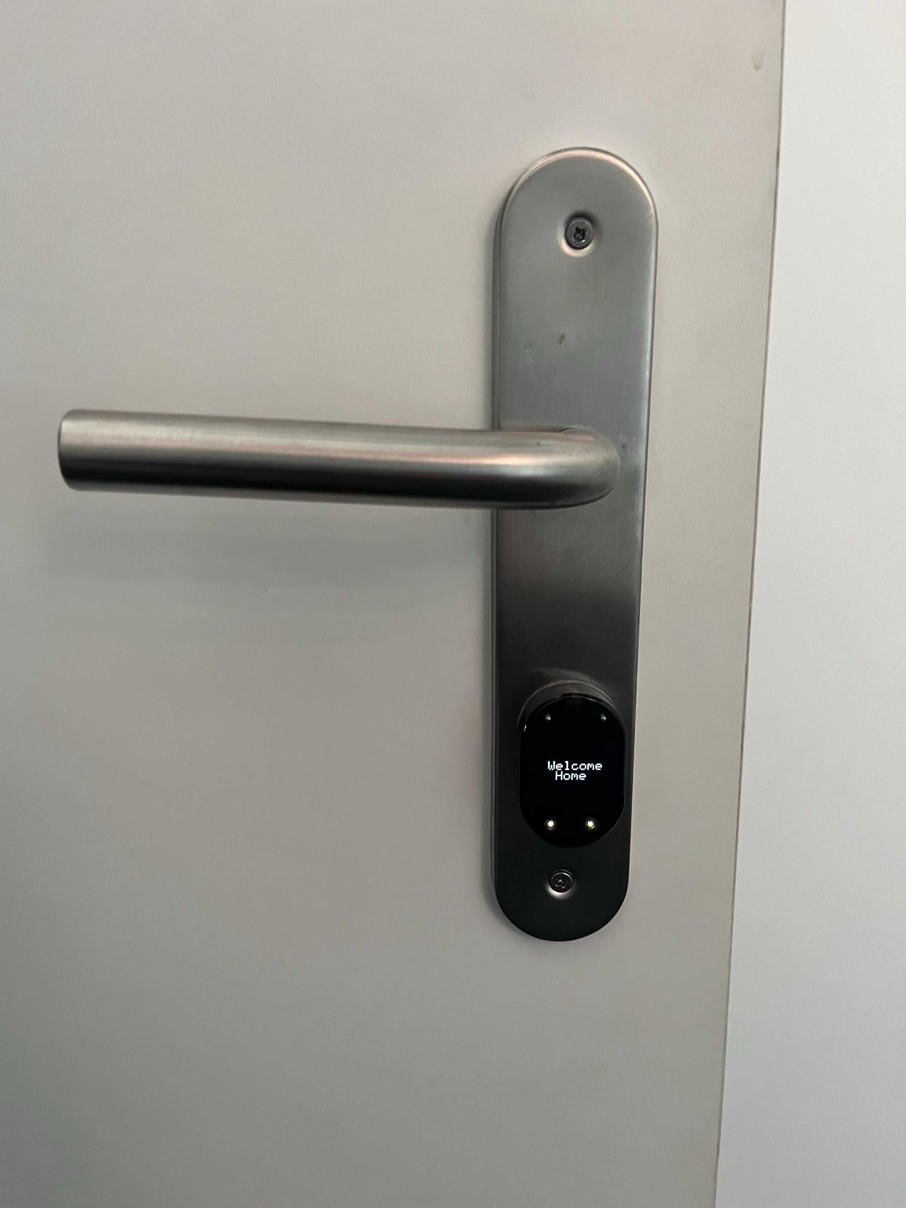 Fechadura electrónica LOQED Touch smart lock