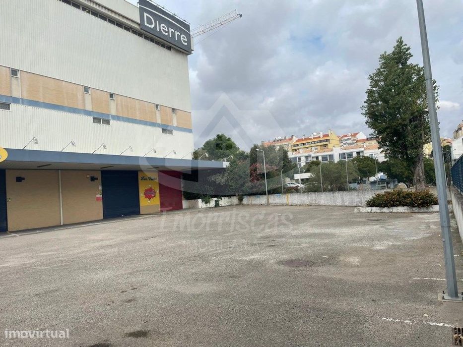 Armazém Comercial, na Rua Professor Henrique Barros, Prior Velho