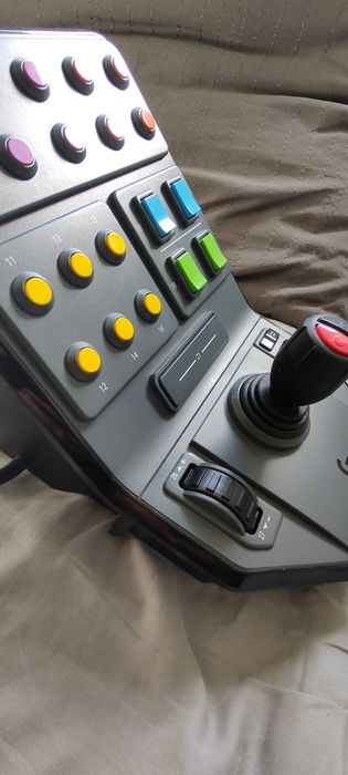 Logitech heavy egupment side panel