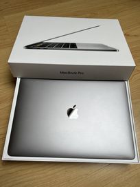 MacBook Pro 13”, cztery porty (Thunderbolt 3)