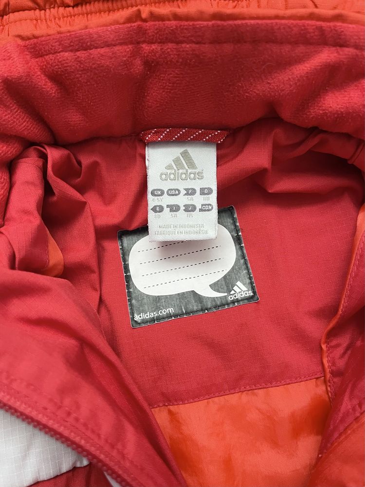 Демисезонная курточка Adidas на девочку 4-5 лет