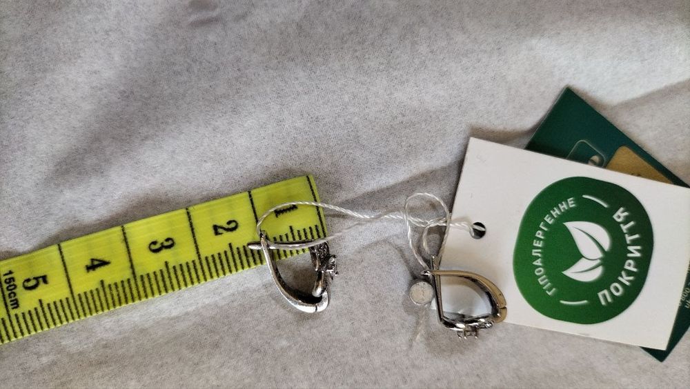 Продам нові срібні сережки 925 проби зі вставками каменю куб цирконію