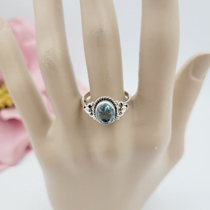 Srebrny pierścionek pr 925 z Topaz niebieski