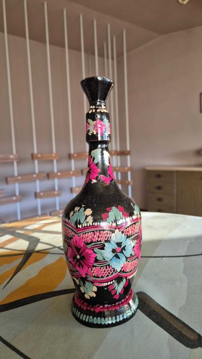 Drewniany komplet folk – karafka, 5 kieliszków, taca, wazon