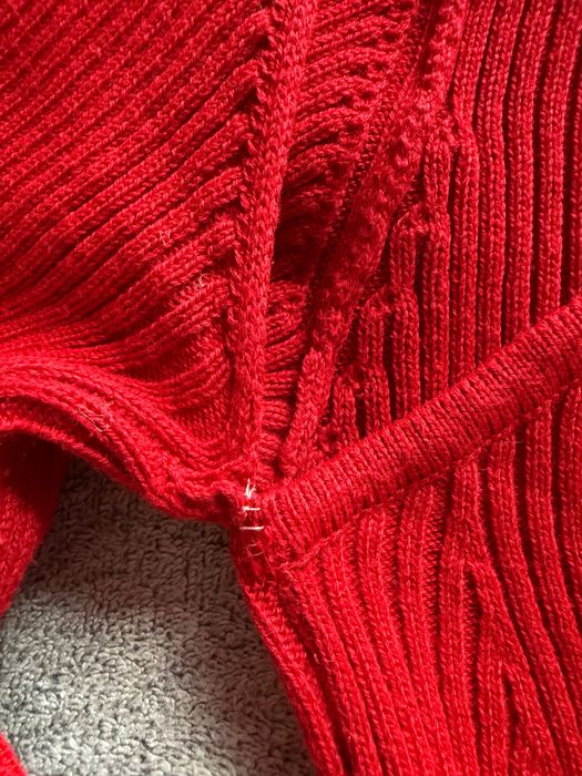 Кофтинка в рубчик з гарним декольте