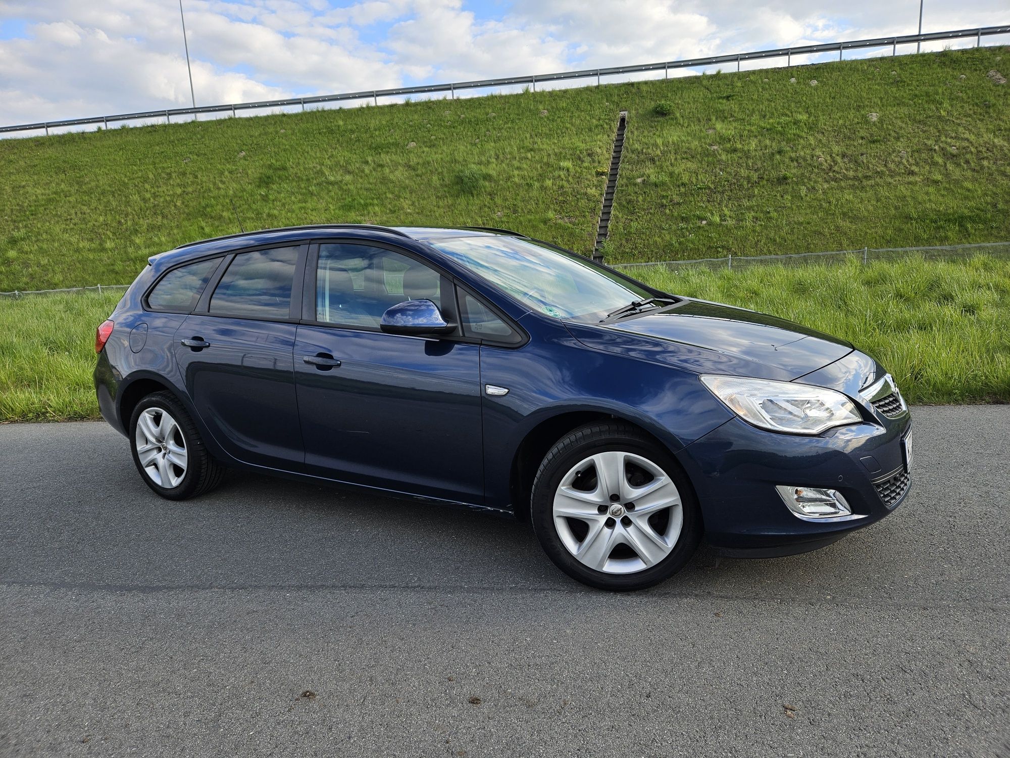 Opel Astra J 1.4 Benzyna 6-Biegów Bogata Wersja Super Stan