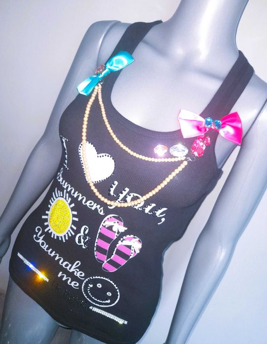 Czarny prążkowany top bokserka cyrkonie perełki