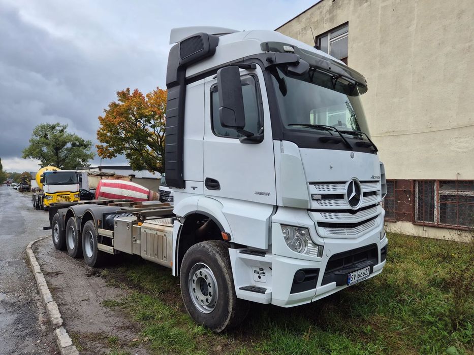 Mercedes-Benz Actros 3551 8x4, 8.2m rama dl, pomoc drogowa, holownik, 417 000km  pomoc drogowa, holownik, silos, mieszalnia pasz, rama do zabudowa aroc