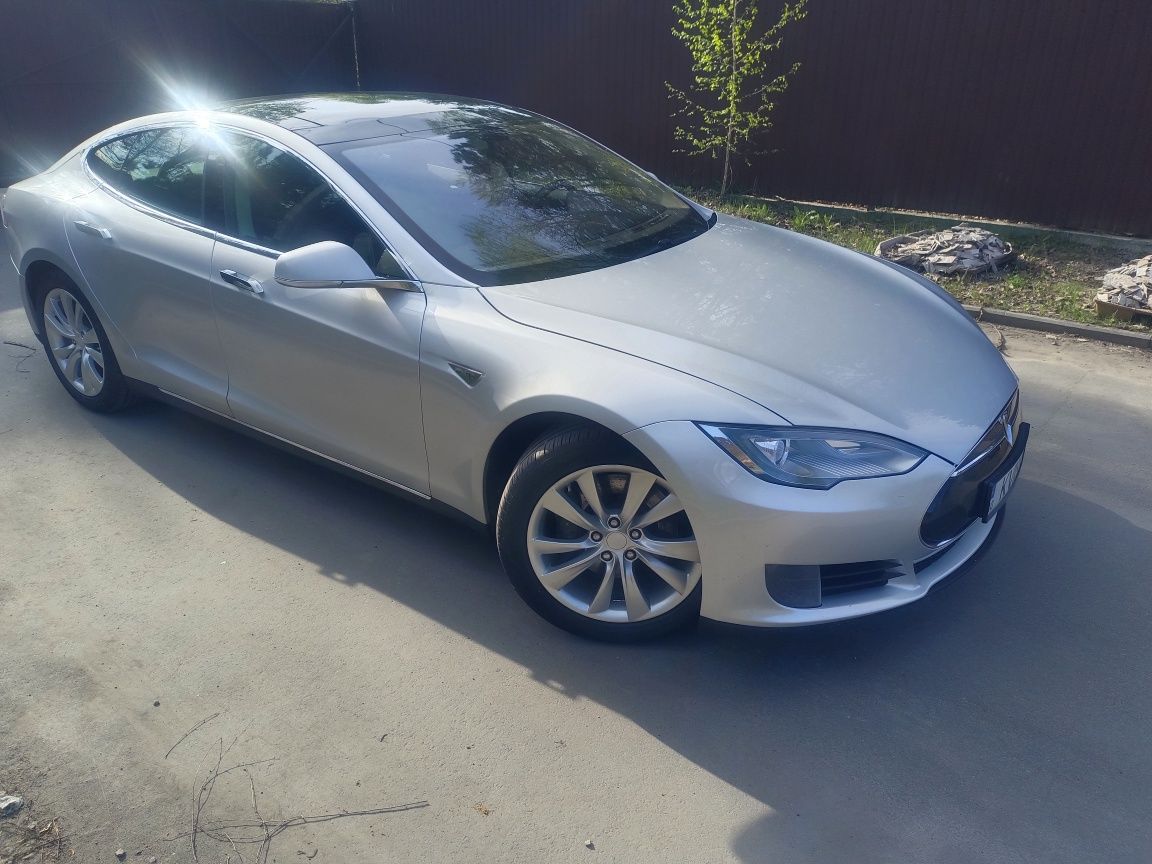 Tesla model S 85 kWt 2013