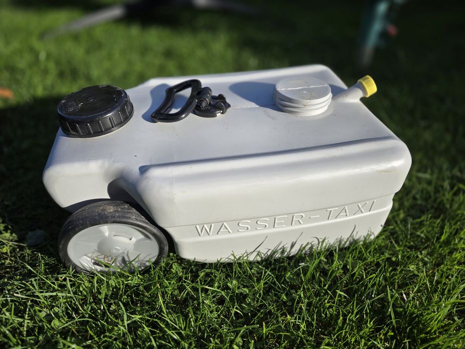 Zbiornik kempingowy kamperowy na szarą wode na kółkach firmowy 23l.