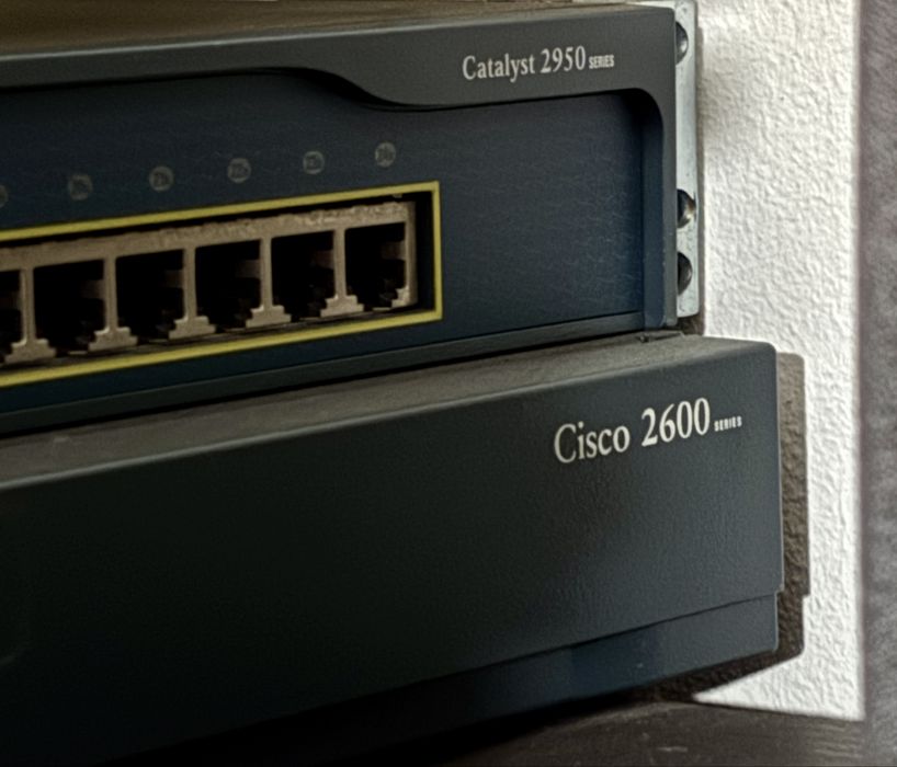 Cisco Router 2600 e Switch Catalyst 2950