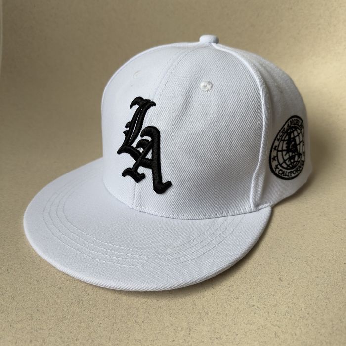 Czapka LA Los Angeles California – biała snapback z haftem, nowa