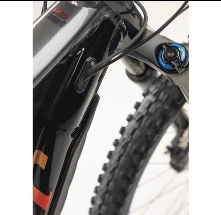 Bicicleta elétrica suspensão total