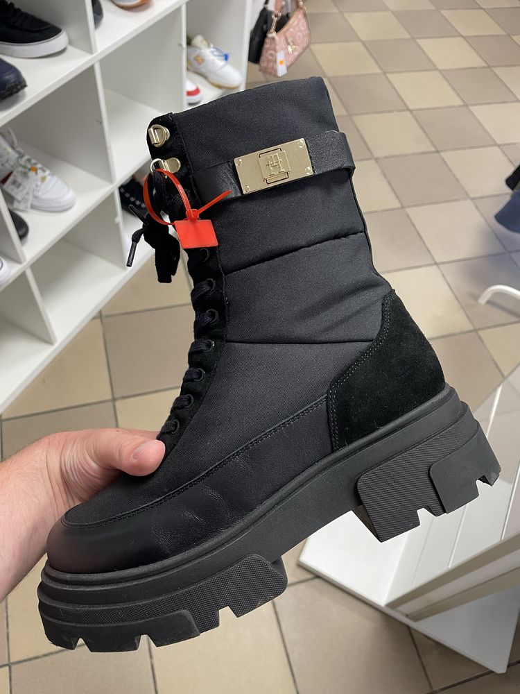 Tommy Hilfiger botki na platformie