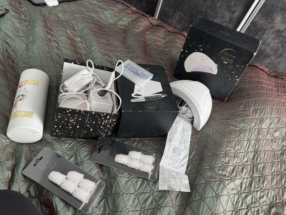 Фрейзер та лампа для манікюру з Німеччини