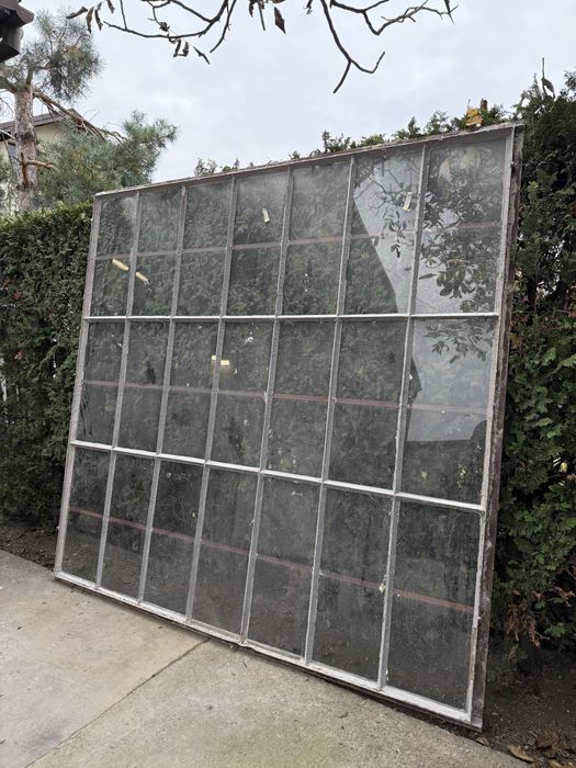 Stalowe okna kratownica z szybami