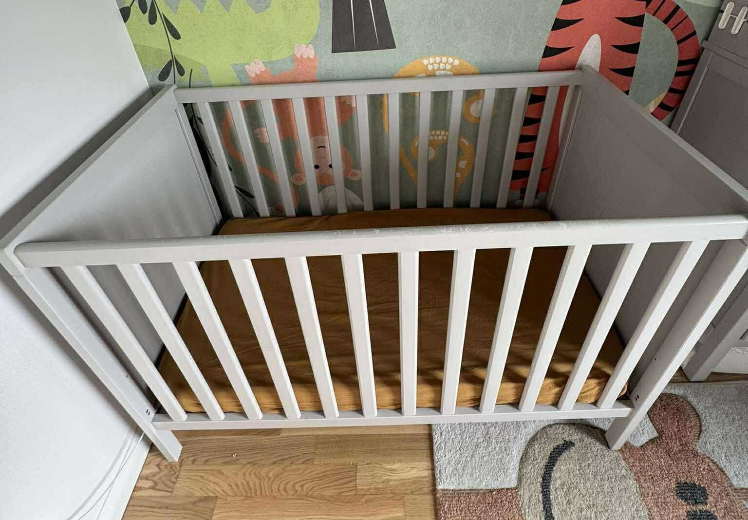 ZESTAW szarych mebli IKEA Sundvik(szafa, łóżeczko, przewijak)+ dodatki