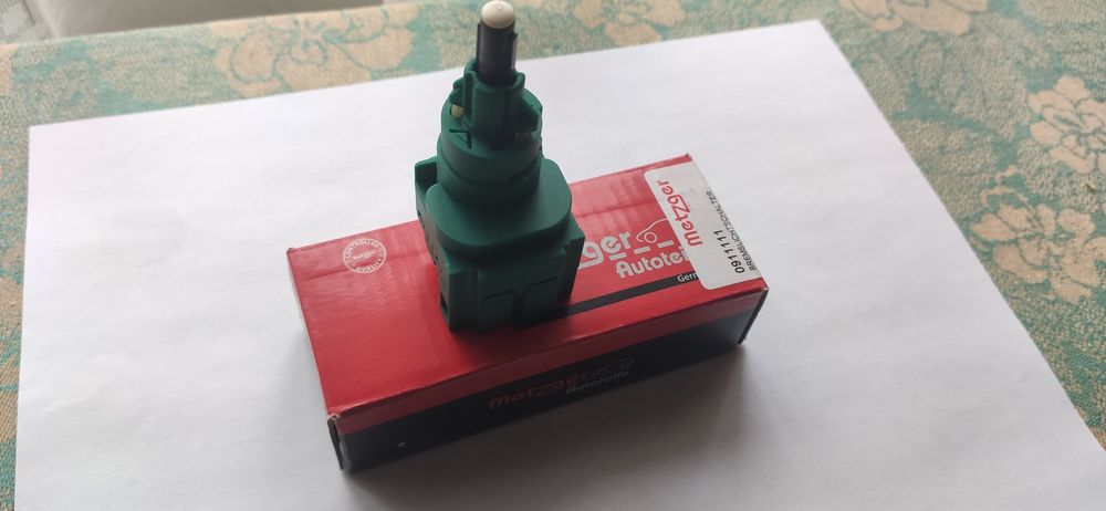 Выключатель фонаря сигнала торможения.