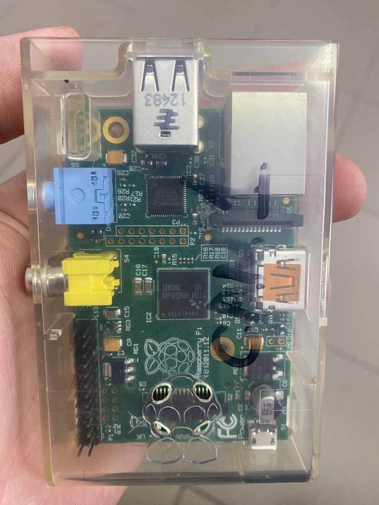 Raspberry Pi (c)2011.12 в корпусі