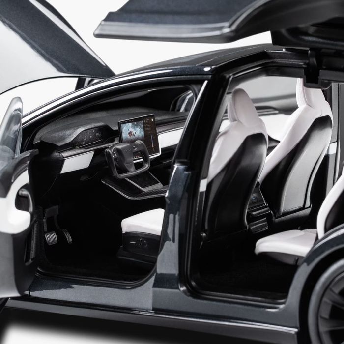 Лита модель Tesla model X