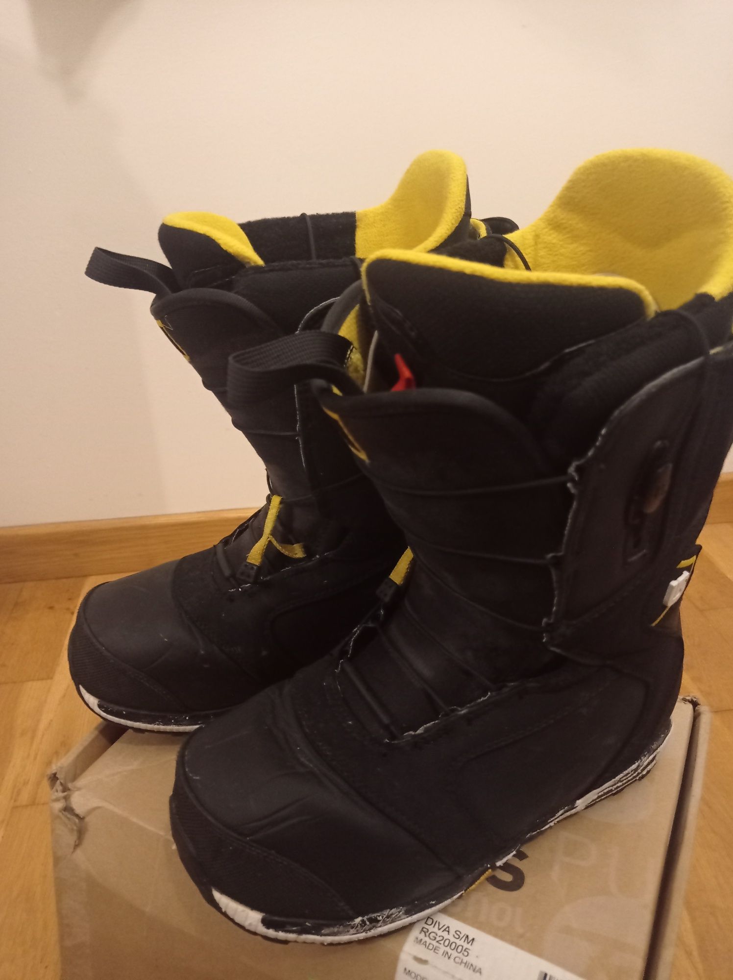 Burton Imperial 42 27 cm męskie buty snowboardowe czarne Vibram