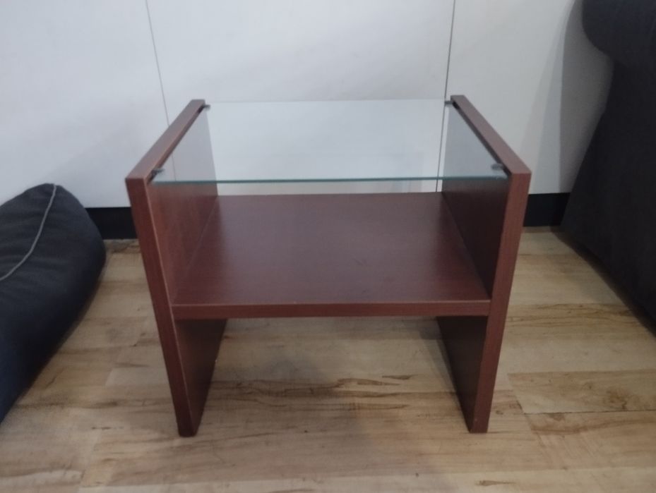 Przeszklony stolik nocny