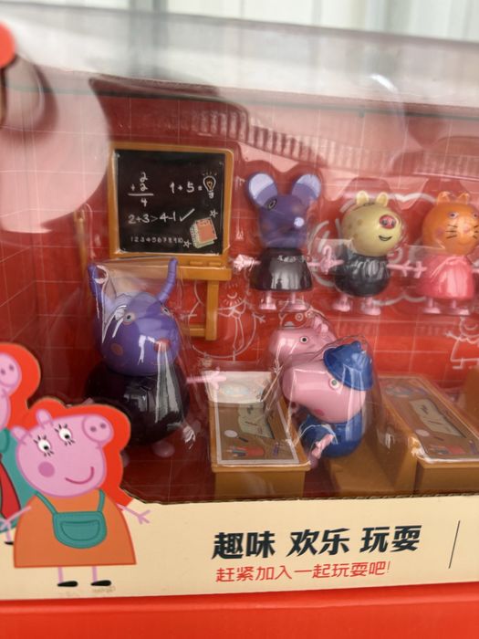 Машинка Свинки Пеппи, рюкзачки, фігурки, майданчики