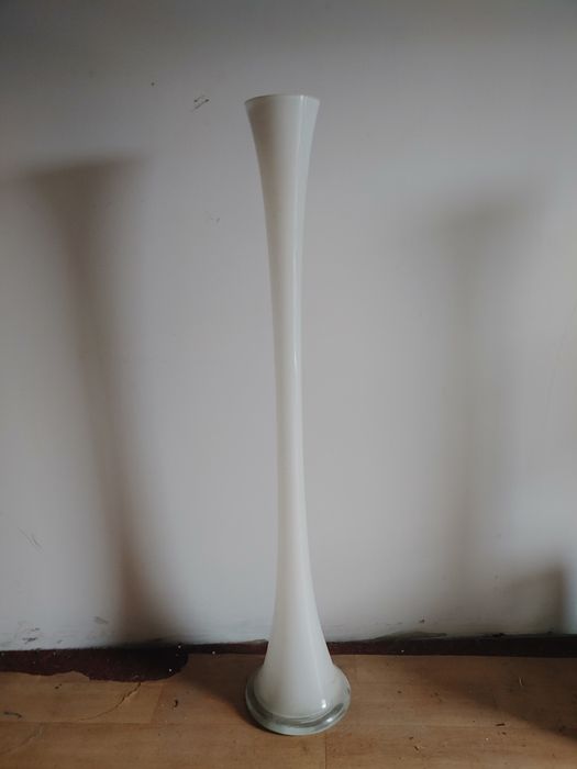 Duży biały wazon podłogowy