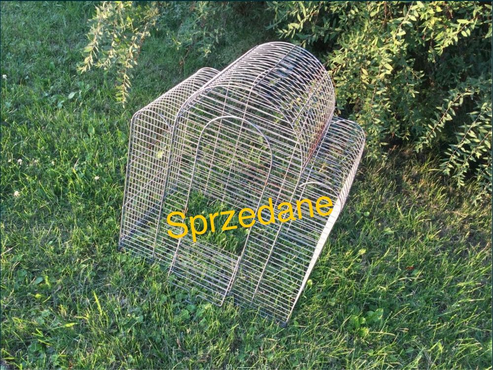 Ładna, klasyczna klatka dla papużek i innych ptaków