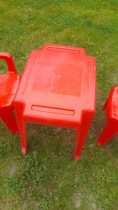 Stolik ogrodowy dziecięcy i dwa krzesła